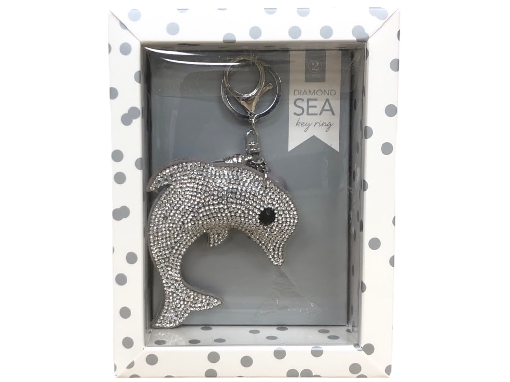 2CHIC DIAMOND DOLPHIN PURSE CHARM/KEYCHAIN $15: - 2CHIC DIAMOND DOLPHIN PURSE CHARM/KEYCHAIN $15 - NEW IN BOX- RHINESTONES BEDAZZLED ALL OVER- GF 11/21/23 Bidders may pick up their items from the auction-house or have their items shipped.Appointmen