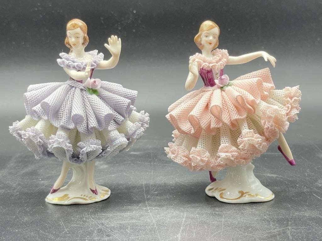 PAIR OF GERMAN DRESDEN LACE BALLERINAS 4": PAIR OF GERMAN DRESDEN LACE BALLERINAS-4" HEIGHT APPROX EACH-GOOD PRE OWNED CONDITION, NO CHIPS- GF SR 10/30/23 Bidders may pick up their items from the auction-house or have their items shipped. Appo