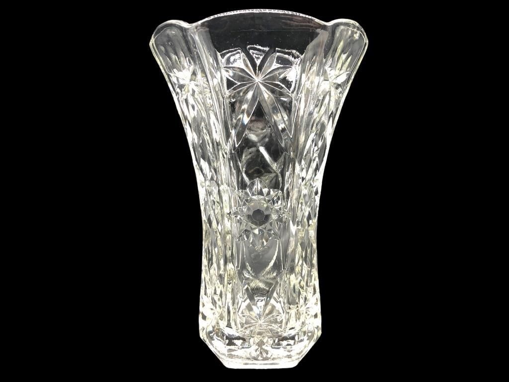 VTG DIAMOND AND STAR CUT CRYSTAL VASE (1 of 5)