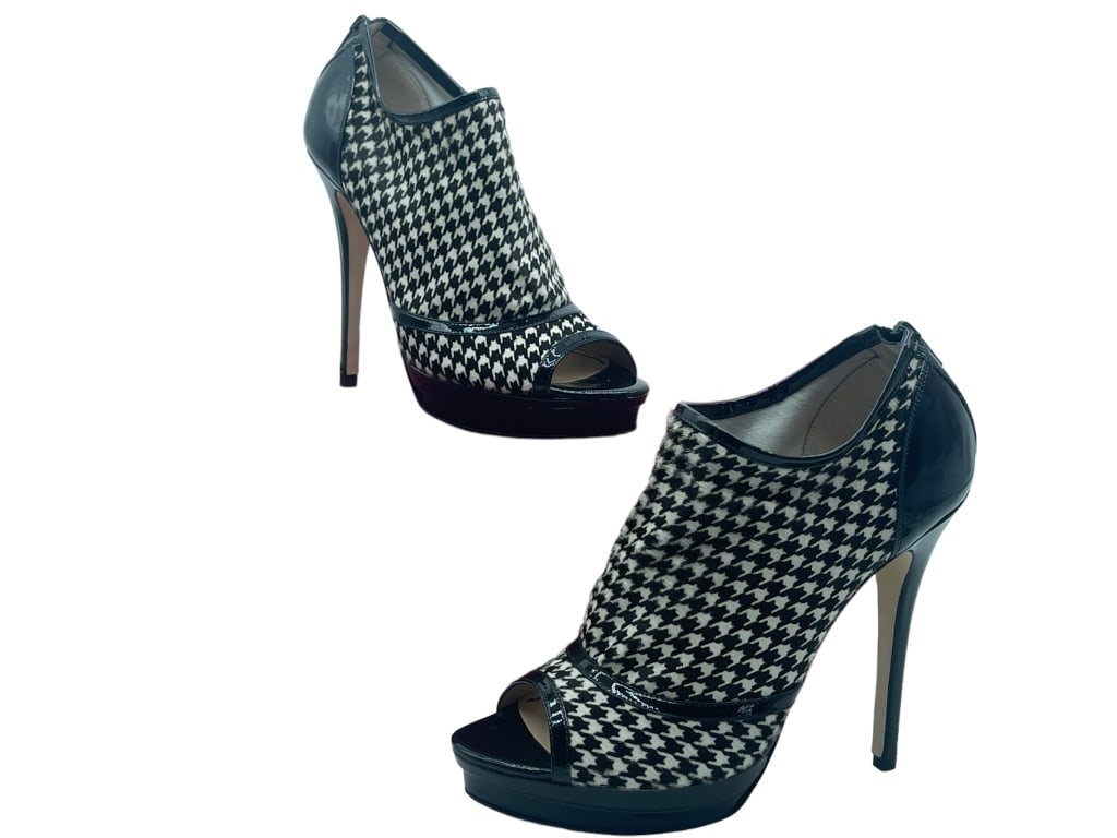 NEW JEROME C. ROUSSEAU HOUNDSTOOTH HEELS $895: NEW JEROME C. ROUSSEAU HOUNDSTOOTH HEELS -BLACK AND WHITE hOUNDSTOOTH WITH PEEPTOE-RETAILS $895-NEW IN BOX WITH DUST BAG-FROM WORTH AVENUE SHOE STORE LIQUIDATION-SZ 38-HEEL 5"