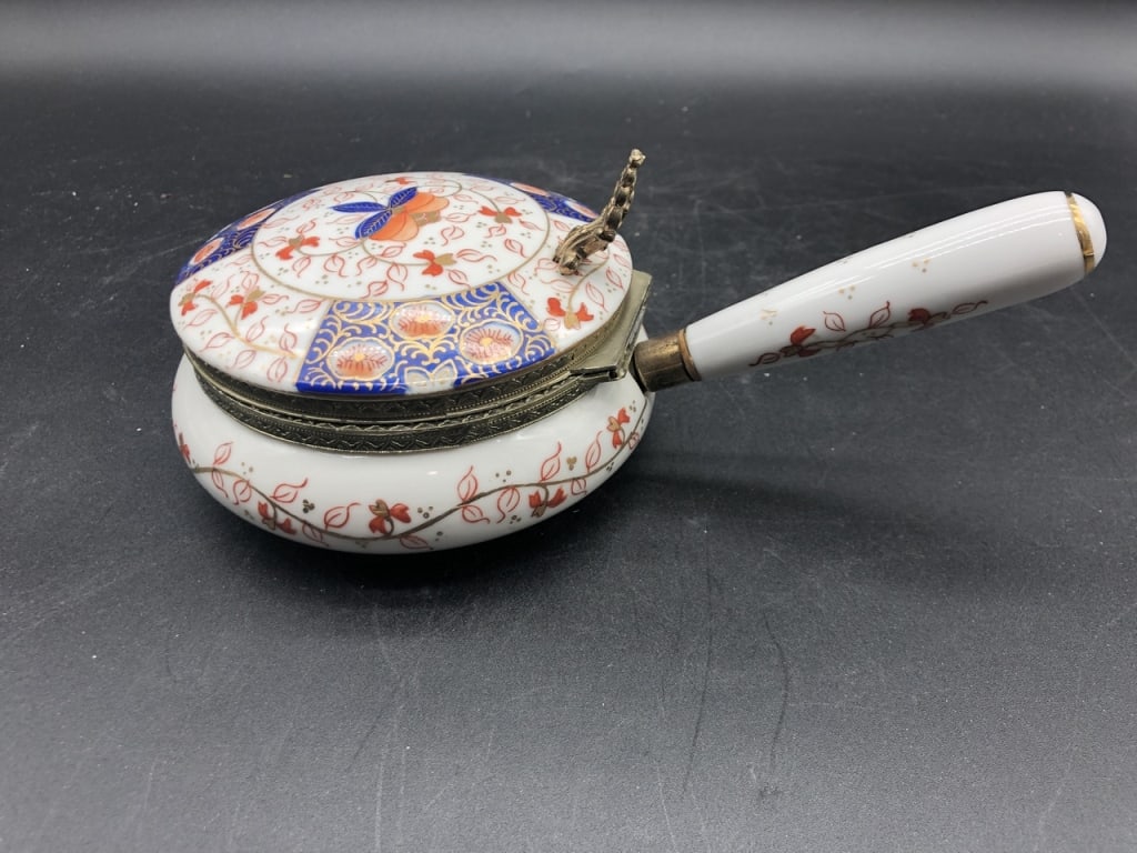 VINTAGE TABLECLOTH 'CRUMBER': VINTAGE TABLECLOTH 'CRUMBER'