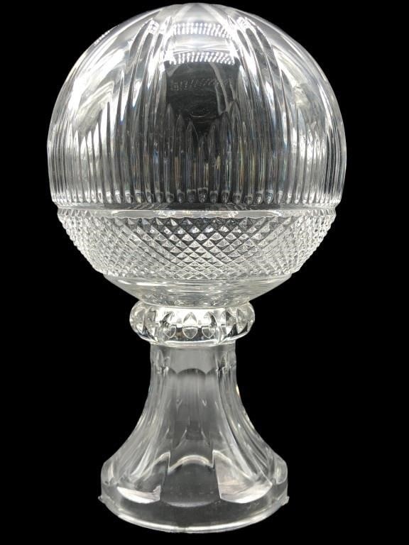 VINTAGE HAND CUT DECORATIVE HUNGARIAN CRYSTAL ORB: -VINTAGE HAND CUT DECORATIVE HUNGARIAN CRYSTAL ORB -JR 8/8