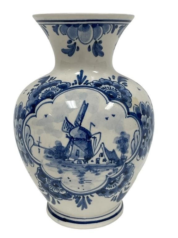 VINTAGE ROYAL DELFT CERAMIC VASE 6" (1 of 5)
