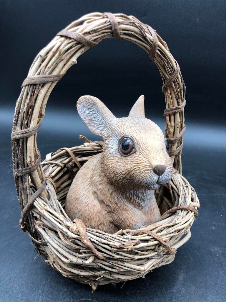 ADORABLE CERAMIC BUNNY & BASKET (1 of 3)