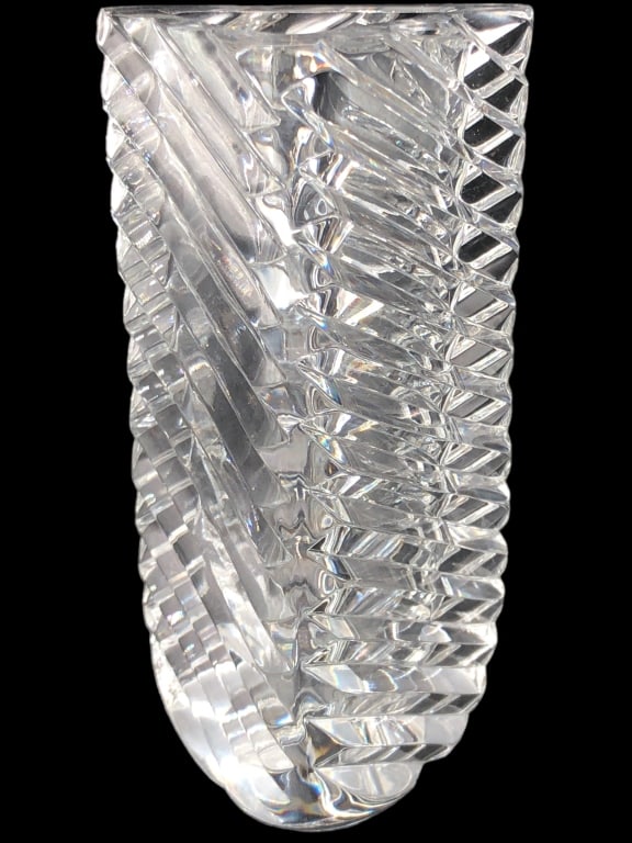 VTG SIGNED CRYSTAL TRIANGLE FLOWER VASE- 6": VTG SIGNED CRYSTAL TRIANGLE FLOWER VASE-VERY GOOD CONDITION-SIZE: 6" X 3"-JR GLRY 11/09