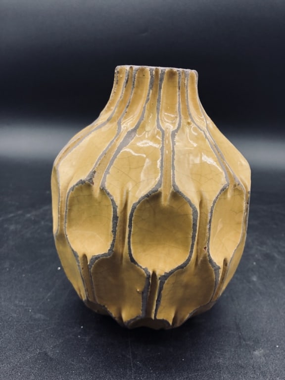 MELLOW YELLOW CERAMIC VASE (1 of 3)
