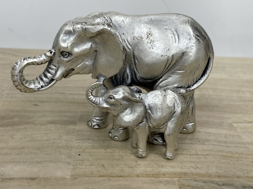PEWTER MOTHER AND BABY ELEPHANT: PEWTER MOTHER AND BABY ELEPHANT