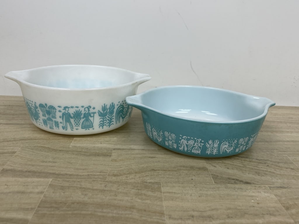 VTG PAIR OF AMISH BUTTERPRINT CASSEROLE DISHES: VTG PAIR OF AMISH BUTTERPRINT CASSEROLE DISHES