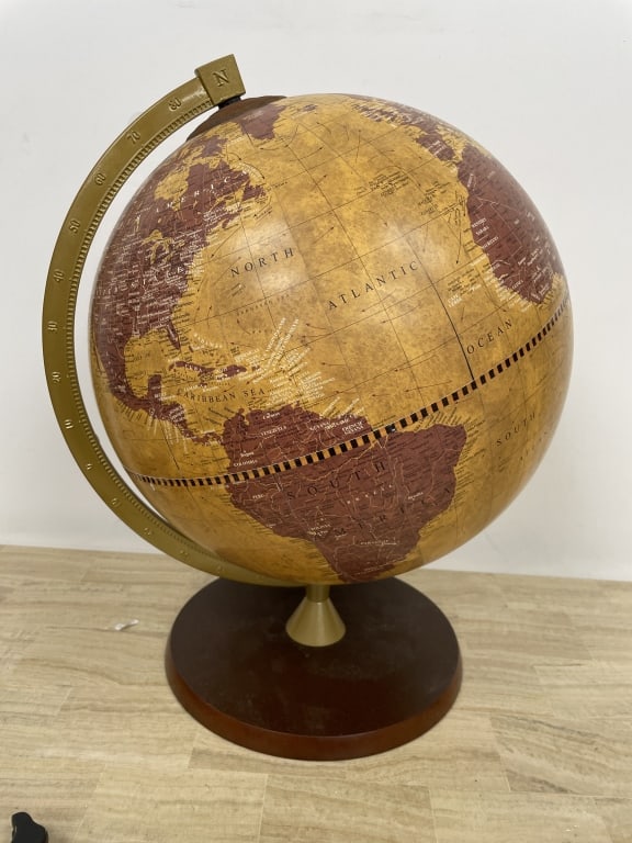 VINTAGE DESK GLOBE (1 of 2)