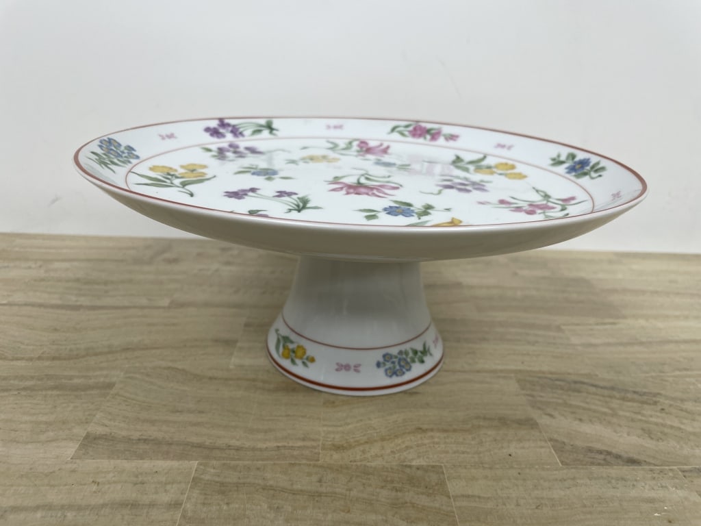 VINTAGE GEORGE BRIARD FOOTED CAKE DESERT PLATE: VINTAGE GEORGE BRIARD FOOTED CAKE DESERT PLATE