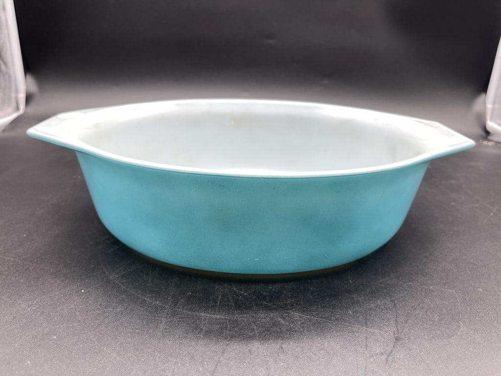 VTG PYREX OVAL TURQUOISE BOWL: VTG PYREX OVAL TURQUOISE BOWL