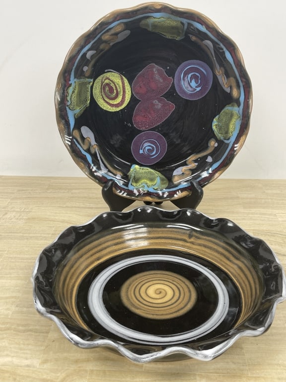 ARTISAN POTTER SPAIR OF TWO HANDPAINTED PIE PLATES (1 of 3)