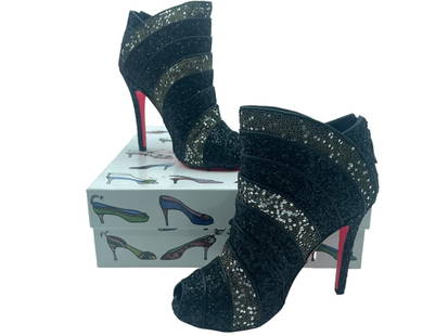 NEW SUECOMMA BONNIE BLACK/ GOLD ANKLE BOOTS $705: NEW SUECOMMA BONNIE BLACK/ GOLD ANKLE BOOTS $705 -NEW IN BOX WITH DUST BAG-SZ 36-FROM WORTH AVENUE SHOE STORE LIQUIDATION-4.5" HEELS Bidders may pick up their items from the auction-house or have thei
