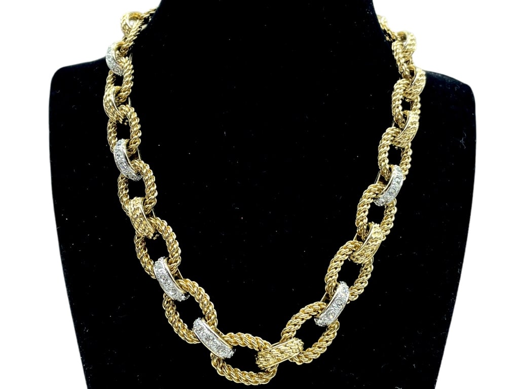 KENNETH J LANE CRYSTAL TWISTED ROPE LINK NECKLACE: -KENNETH J LANE, CRYSTAL & TWISTED ROPE LINK NECKLACE -SIZE: 8.5" -VERY GOOD CONDITION -JR SR DPLY CSE 12/11 Bidders may pick up their items from the auction-house or have their items shipped. Appoint