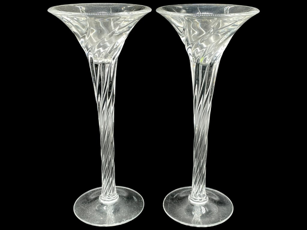 J.G DURAND CRYSTAL SWIRL CANDLE HOLDERs (2) 10": -J.G DURAND CRYSTAL SWIRL CANDLE HOLDER -SIZE: 10" -SET OF 2 CANDLE HOLDERS -VERY GOOD CONDITION -JR BTQ 12/12 Bidders may pick up their items from the auction-house or have their items shipped.Appoin