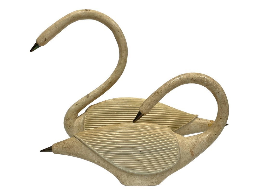 70'S STYLE TESSELLATED SWANS WITH BRASS ACCENT 22": 70'S STYLE TESSELLATED SWANS WITH BRASS ACCENT-19" X 22" APPROX-MADE IN PHILLIPINES -VERY GOOD CONDITION-DP121323 Bidders may pick up their items from the auction-house or have their items shipped. Ap