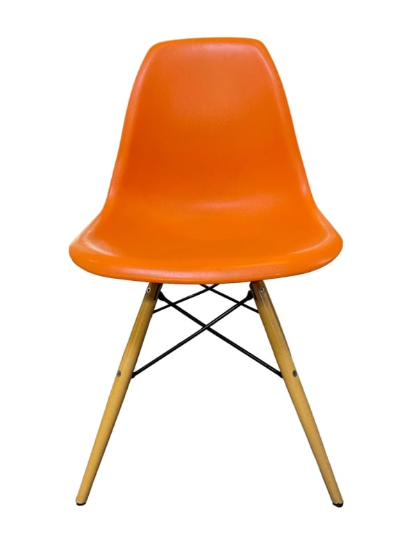 HERMAN MILLER STYLE SIDE CHAIR 32": HERMAN MILLER STYLE ORANGE SIDE CHAIR-32" X 18" X 14" APPROX-PRE OWNED CONDITION, CRACK, SEE ALL PHOTOS-DP12823 Bidders may pick up their items from the auction-house or have their items shipped. Appo