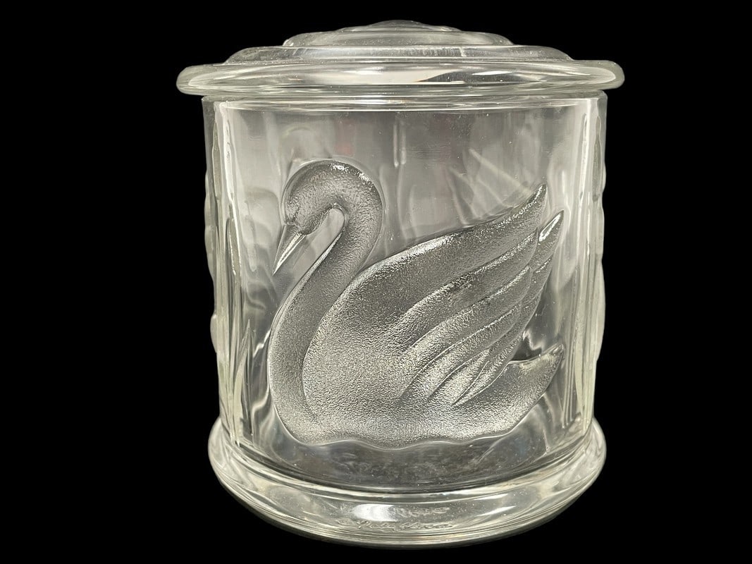 LALIQUE STYLE SWAN GLASS JAR 4": LALIQUE STYLE SWAN GLASS JAR-4" APPROX-VERY GOOD PRE OWNED CONDITION-DP121323 Bidders may pick up their items from the auction-house or have their items shipped. Appointments are required for local pi
