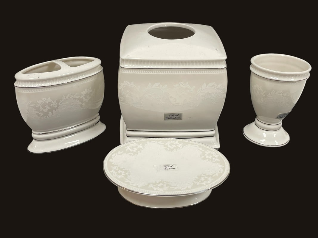 LUXURY HOTEL COLLECTION BATH VANITY SET (1 of 9)