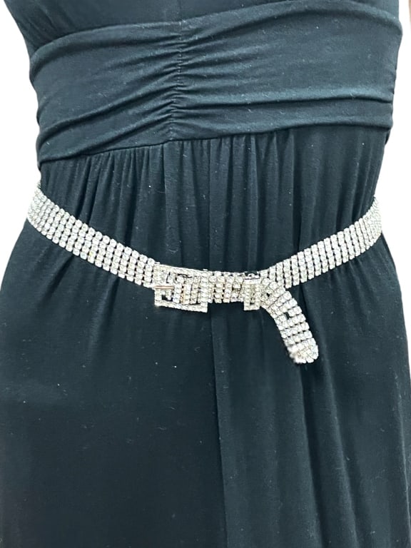 VINTAGE GLAM SPARKLY RHINESTONE BELT: VINTAGE GLAM SPARKLY RHINESTONE BELT -APOX 30"-BOX 12 Bidders may pick up their items from the auction-house or have their items shipped. Appointments are required for local pickups. Same-day appointm