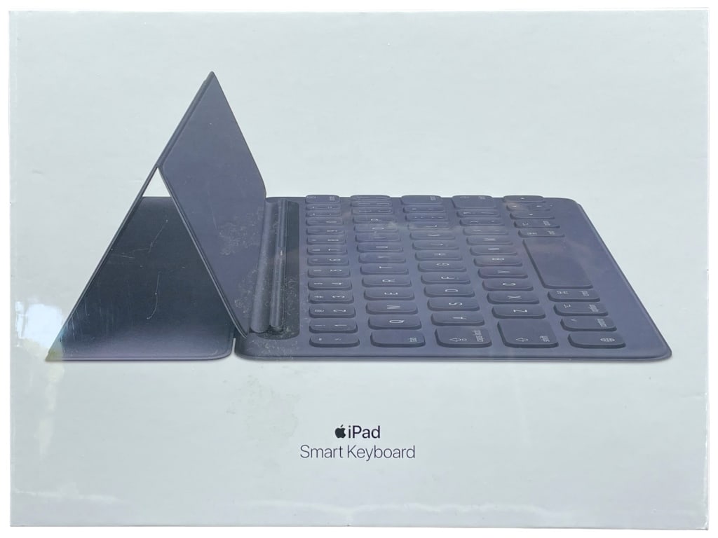 NEW!! APPLE IPAD SMART KEYBOARD - CHARCOAL GRAY (1 of 4)