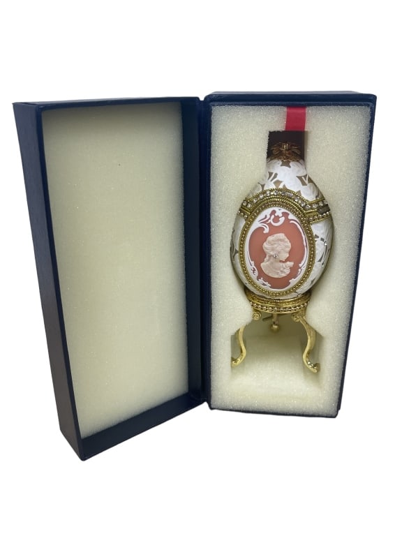 KINGSPOINT DESIGNS MUSICAL HANDCRAFTED EGG NIB (1 of 3)