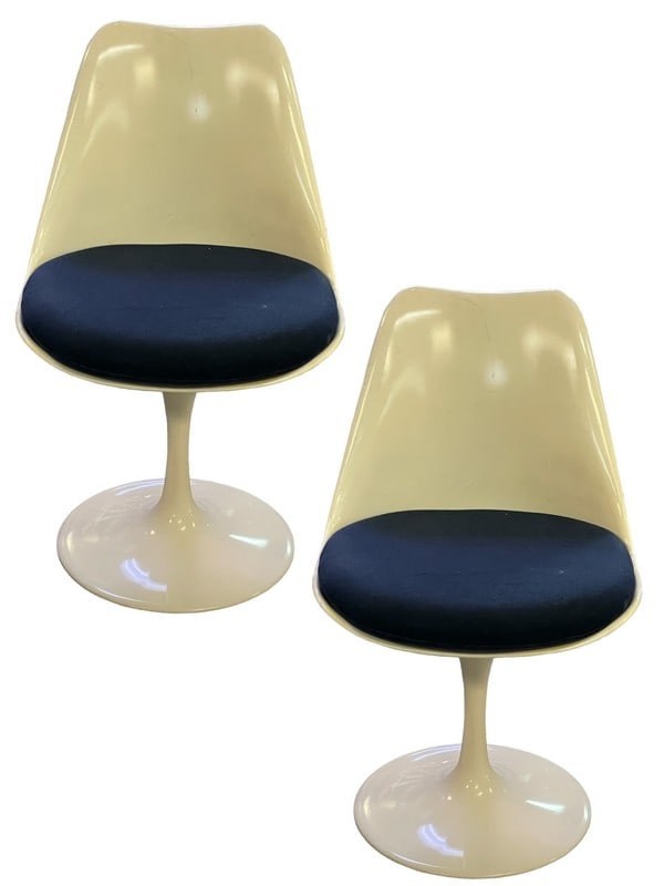 EERO SAARINEN / KNOLL STYLE TULIP CHAIRS 31" (1 of 9)