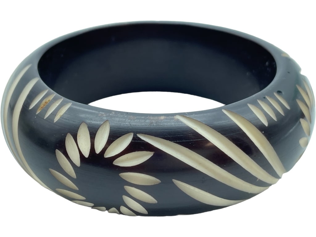 BAKELITE STYLE BANGLE BRACELET 3" (1 of 2)