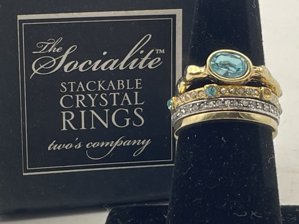 NIB! TWO'S COMPANY STACKABLE CRYSTAL RINGS SZ 7 (1 of 4)