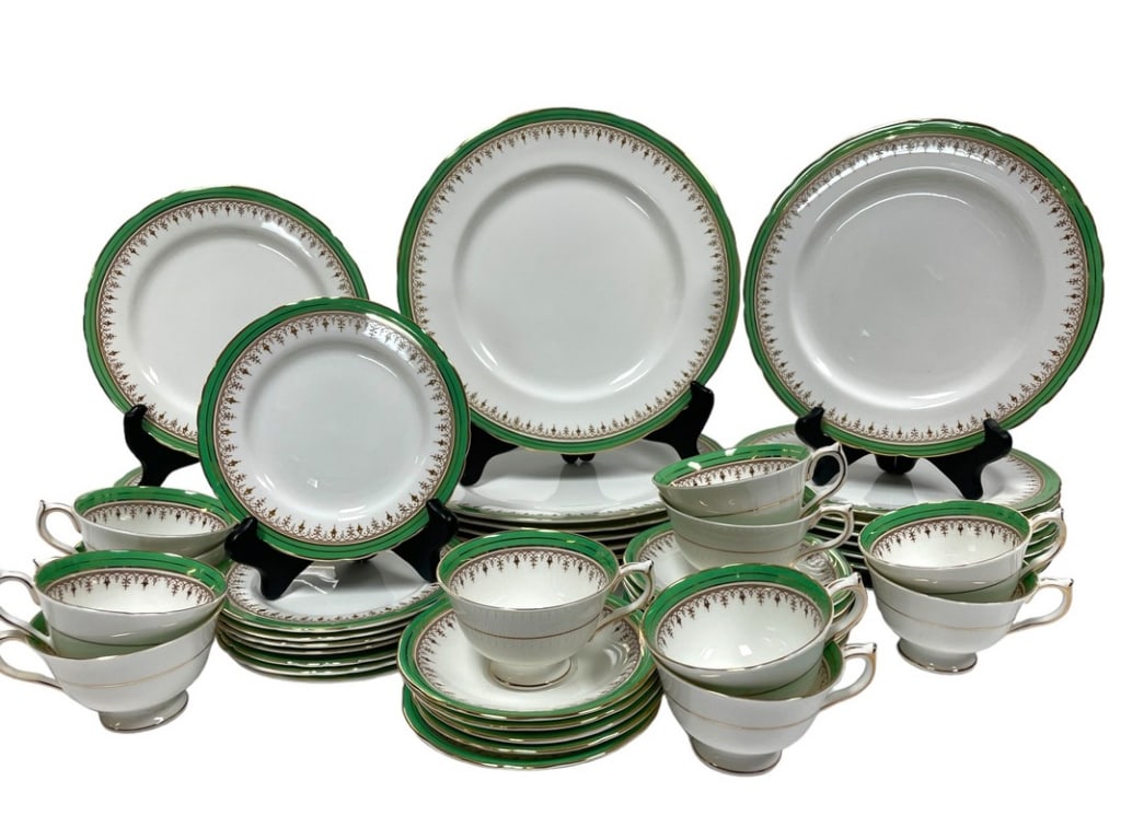 53 PC AYNSLEY WENDOVER BONE CHINE DINNERWARE SET: 53 PIECE AYNSLEY WENDOVER PATTERN BONE CHINA DINNERWARE SET WITH TEA CUPS AND SAUCERS-11 TEACUPS-11 SAUCERS- 6.5" PLATE (8)-9" PLATES (8)-10" PLATES (8)-8" PLATES-VERY GOOD PRE OWNED CONDITION, NO APP