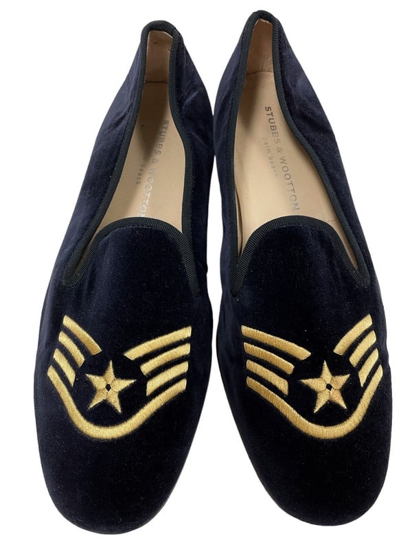 STUBBS & WOOTTON NEEDLEPOINT SLIPPER SHOES 9.5: STUBBS & WOOTTON CLASSIC VELVET NEEDLEPOINT NAVY MILITARY MEN'S SHOES / CLASSIC NEEDLEPOINT SLIPPER BOAT SHOES LOAFERS-SIZE 9.5 -PALM BEACH MEN'S FASHION-GOOD PRE OWNED CONDITION, WEAR CONSISTENT WITH