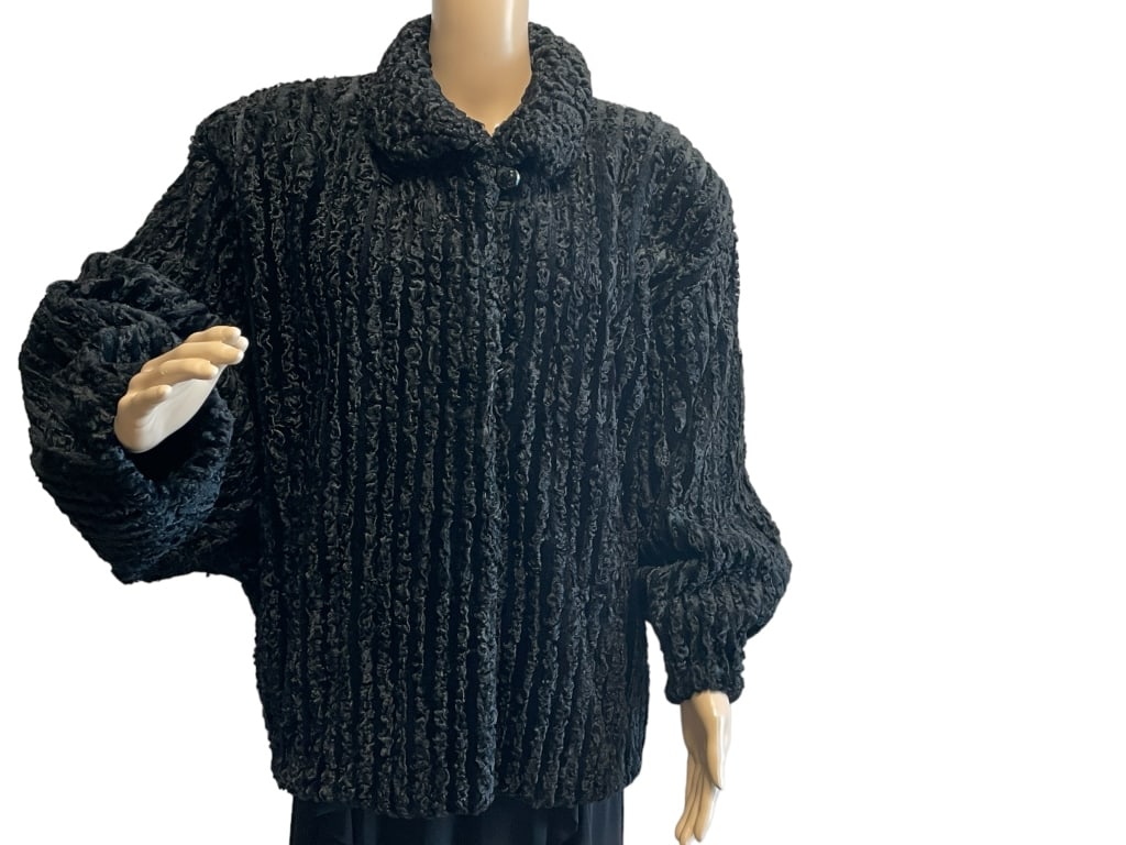 JINDO WOMANS BLACK FUR COAT (1 of 3)