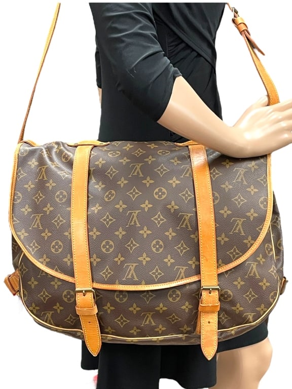 LOUIS VUITTON MONOGRAM CANVAS SHOULDER BAG 43 (1 of 9)