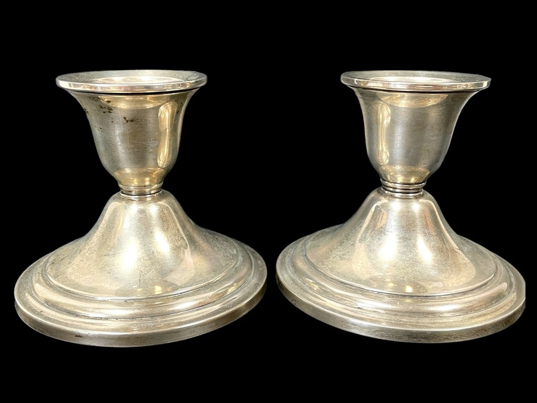 PAIR OF NEWPORT STERLING SILVER CANDLESTICKS 472G (1 of 4)