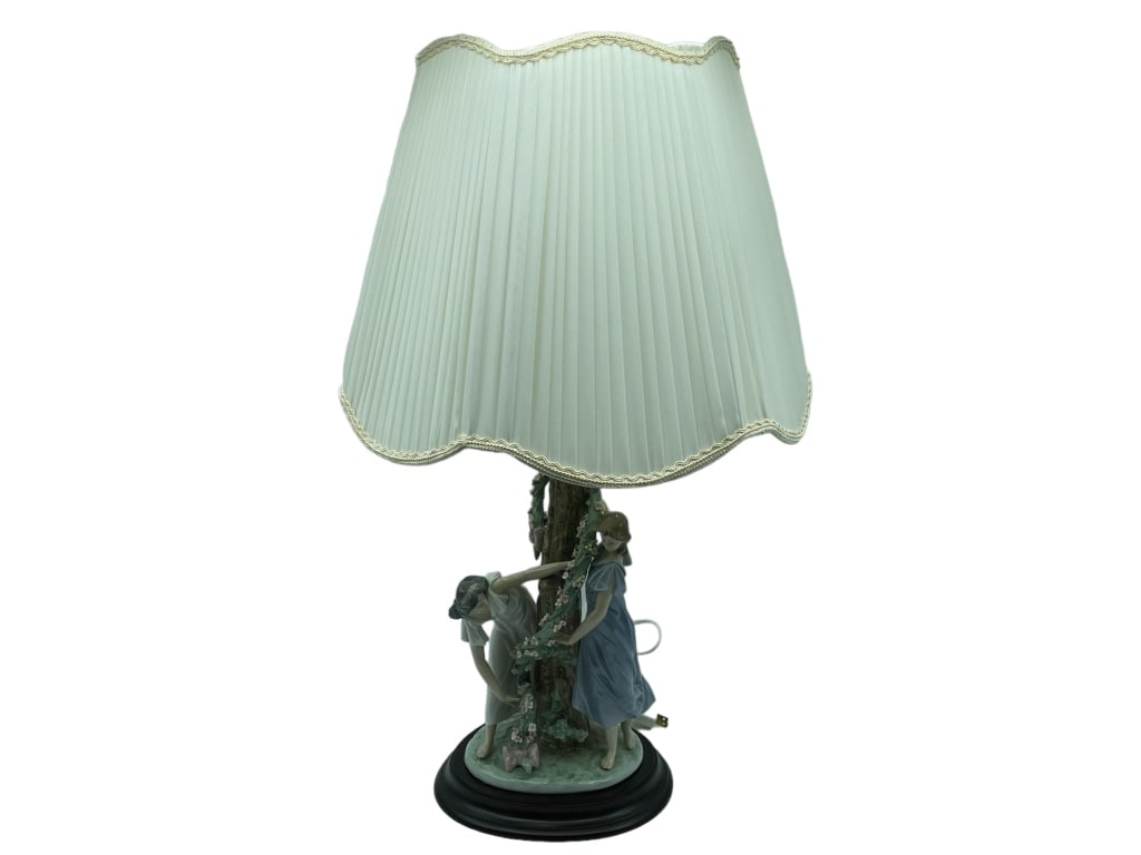 LLADRO TWO MAIDENS WITH FLORAL WREATH LAMP 30" (1 of 5)