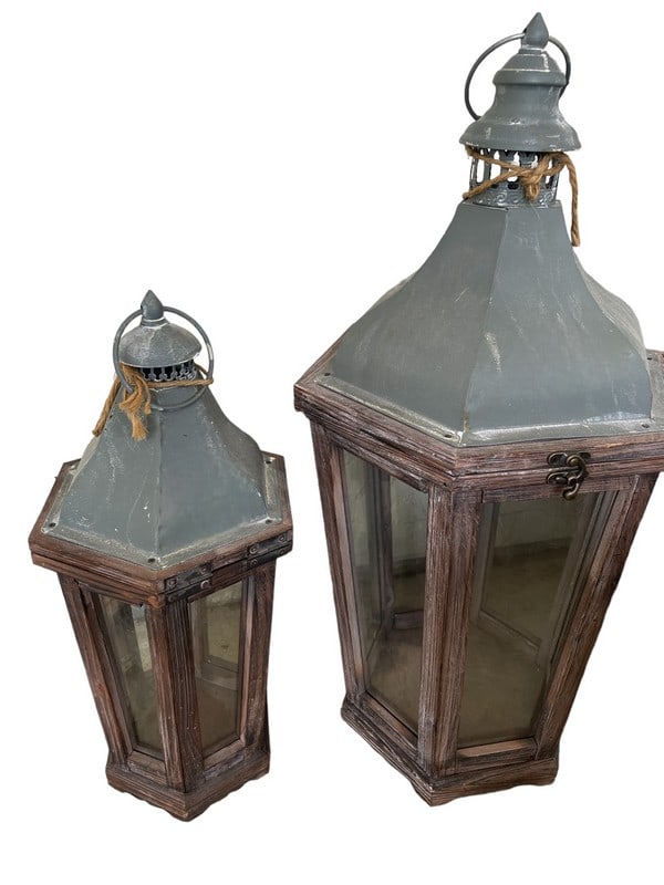 PAIR OF RUSTIC STYLE LANTERNS: PAIR OF RUSTIC STYLE LANTERNS-MEASURE-VERY GOOD PRE OWNED CONDITION-DP22624
