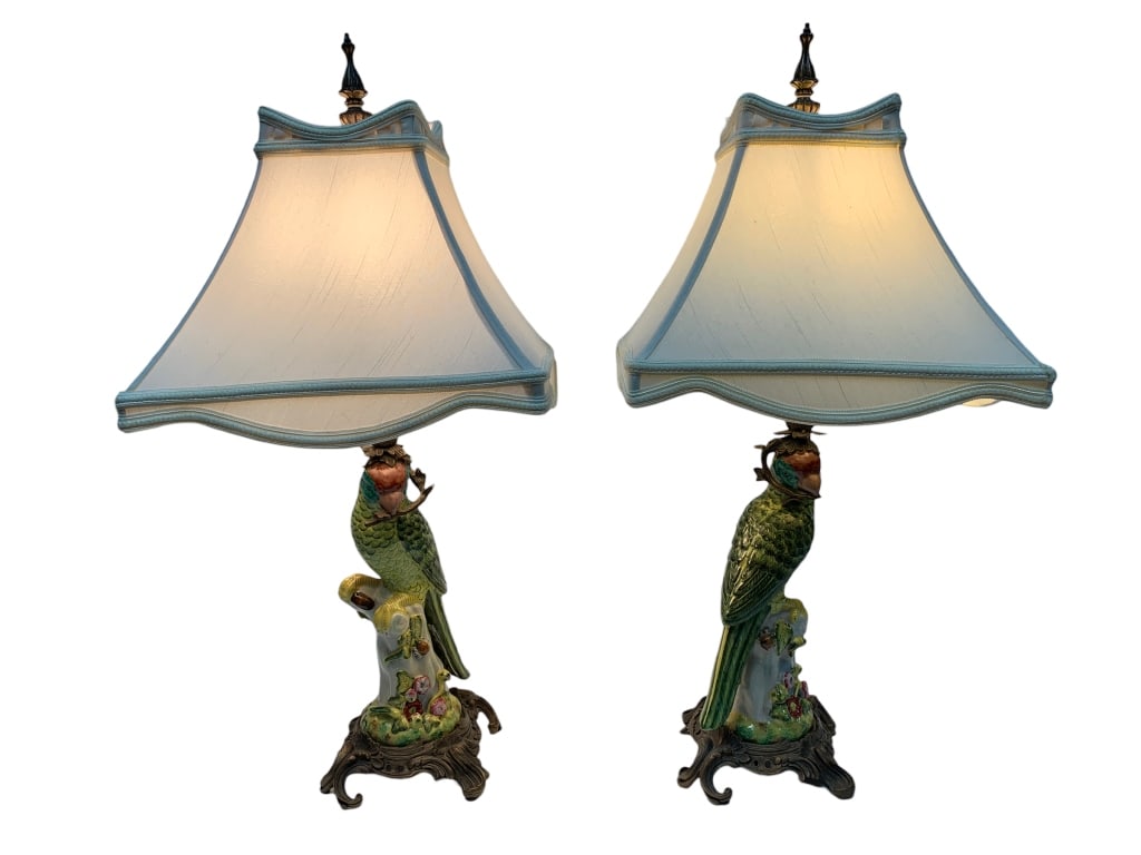 VTG PAINTED PORCELAIN PARROT TABLE LAMP PAIR 27" (1 of 4)