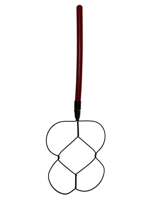 WOOD HANDLE VINTAGE BAT WING RUG BEATER 28": -WOOD HANDLE VINTAGE BAT WING RUG BEATER -GOOD PREOWNED CONDITION-SIZE: 28" X 9' APPROX-ST TT 2/16/24