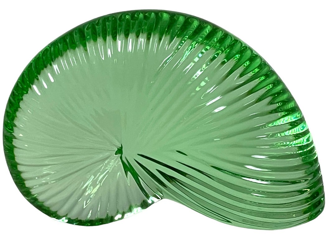 BACCARAT NEMO EMERALD GREEN CRYSTAL SHELL 2" (1 of 5)