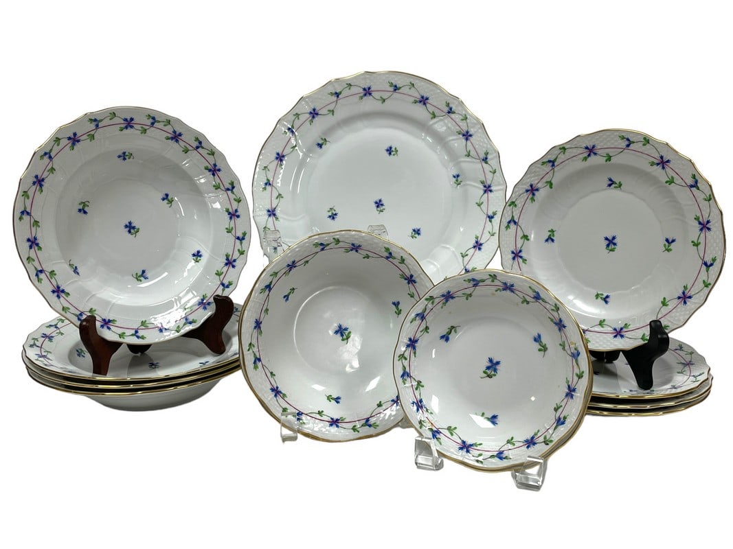 16 PC HEREND HUNGARY BLUE GARLAND DINNERWARE SET (1 of 12)
