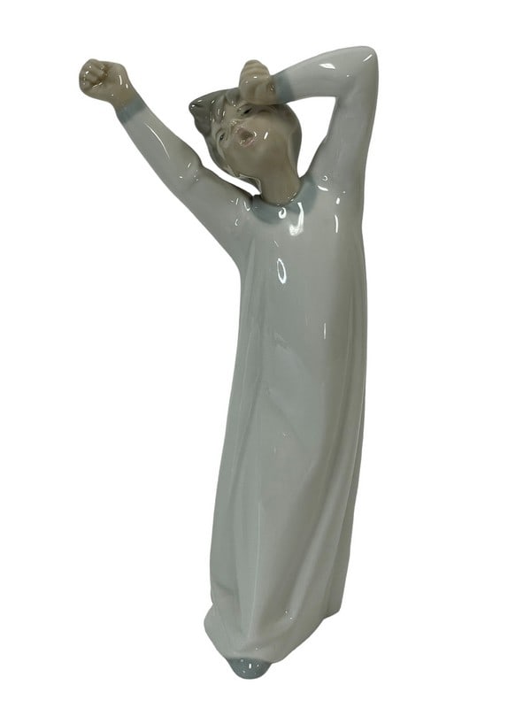 LLADRO BOY AWAKENING PORCELAIN FIGURINE #4870: LLADRO BOY AWAKENING PORCELAIN FIGURINE #4870 -CHILDREN IN NIGHTSHIRTS COLLECTION BY FULGENCIO GARCIA 197O-VERY GOOD CONDITION -DP3724STO