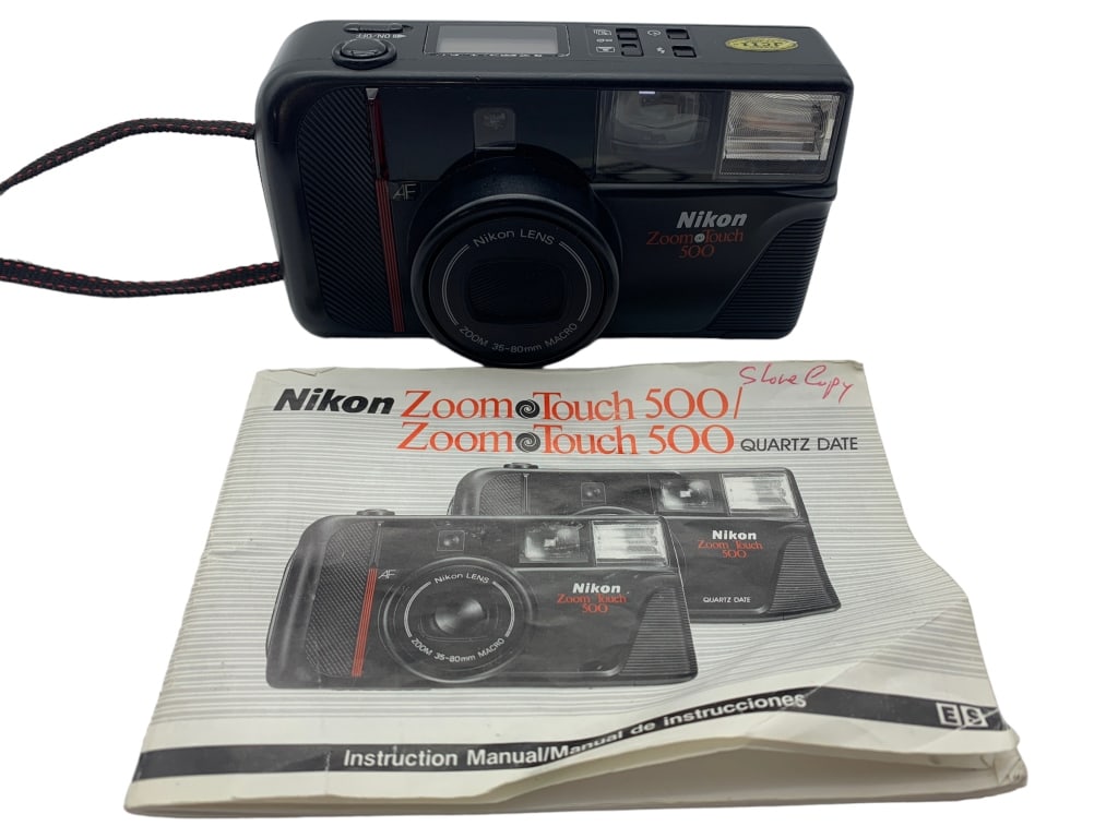 NIKON ZOOM TOUCH 500 FILM CAMERA: -NIKON ZOOM TOUCH 500 FILM CAMERA -GOOD COSMETIC PREOWNED CONDITION, NOT TESTED -SIZE: 5" X 2.75" X 2" APPROX -ST TT 3/7/24