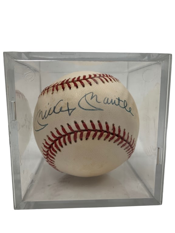 MICKEY MANTLE SIGNED BASEBALL: -MICKEY MANTLE SIGNED BASEBALL-VERY GOOD PRE OWNED CONDITION , NO COA-DP3824