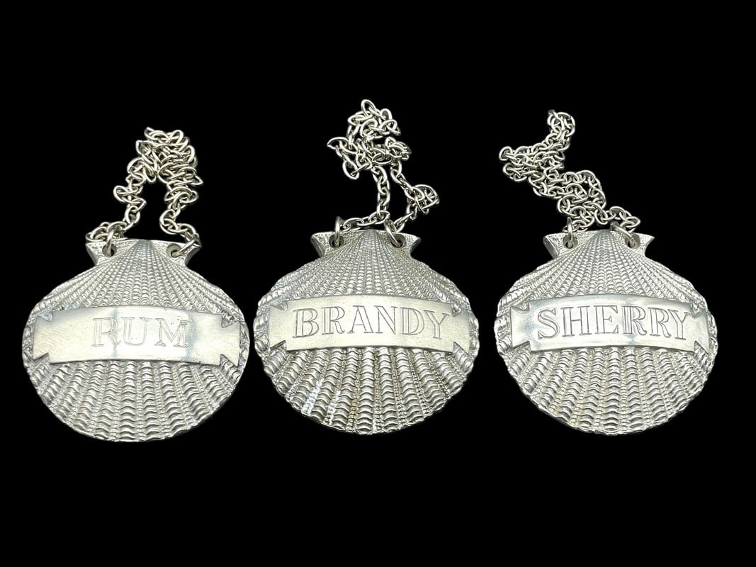 GEORGE III  SCALLOP SHELL DECANTER TAGS (1 of 7)