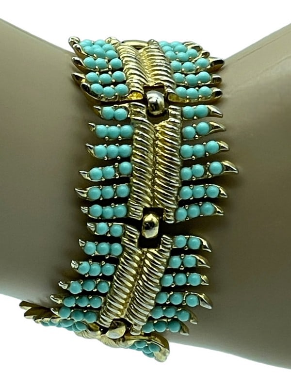 VINTAGE TRIFARI SIGNED TURQUOISE BRACELET (1 of 11)