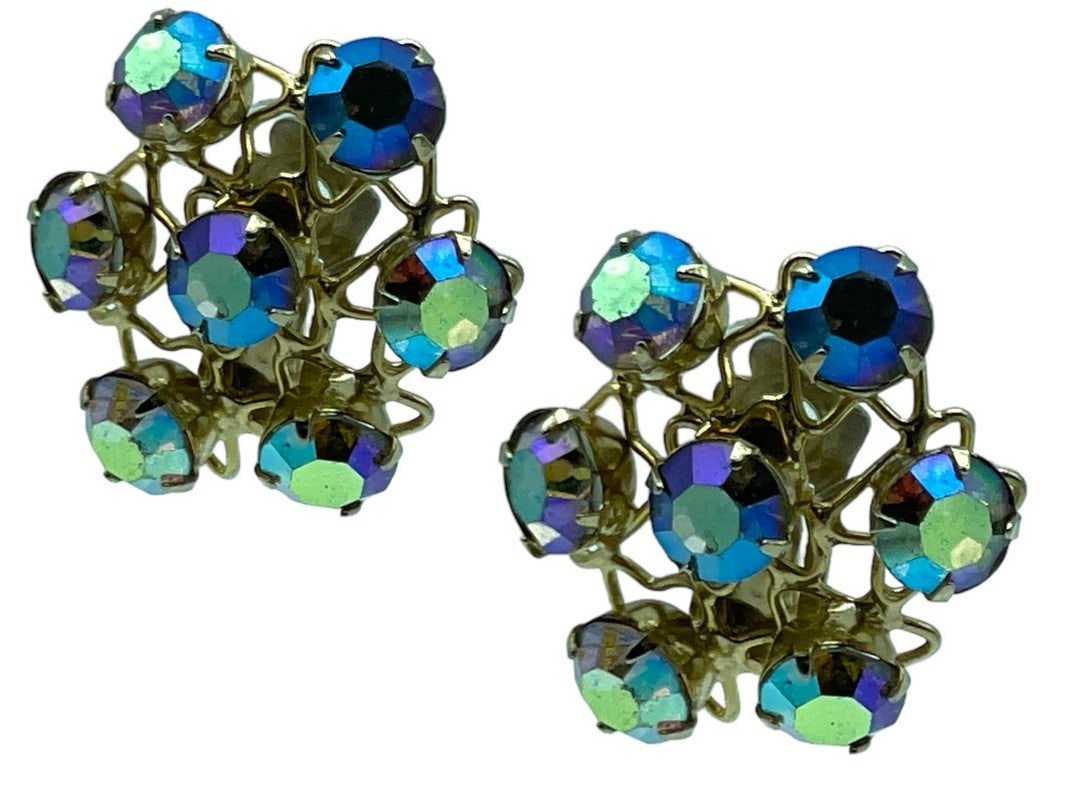 VINTAGE ROUND PEACOCK CRYSTAL CLUSTER EARRINGS: VINTAGE ROUND PEACOCK CRYSTAL CLUSTER EARRINGS-CLIP ON-VERY GOOD PRE OWNED CONDITION-DP31424 This item can qualify for in-house shipping. Please contact us if you would like to use this service a