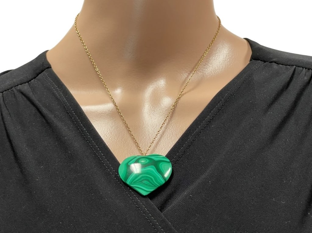 GREEN MALACHITE HEART PENDANT NECKLACE 17" (1 of 9)