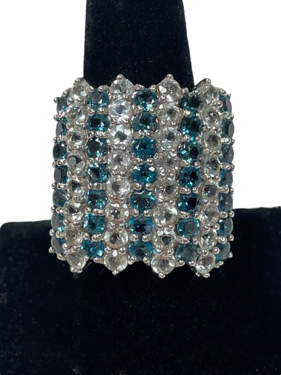 SAPPHIRE AND CUBIC ZARCONIUM WOMEN'S RING SZ 8: SAPPHIRE AND CUBIC ZARCONIUM WOMEN'S RING SZ 8-13 G -NOT MARKED-VERY GOOD PRE OWNED CONDITION-DP31524 This item can qualify for in-house shipping. Please contact us if you would like to use this 