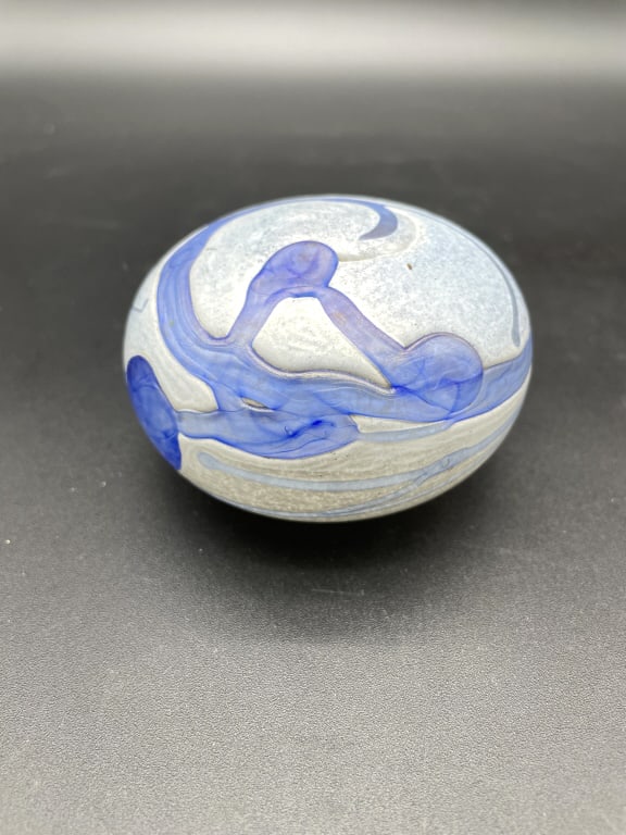 ART GLASS BODA BERTIL VALLIEN SIGNED PAPERWEIGHT (1 of 5)