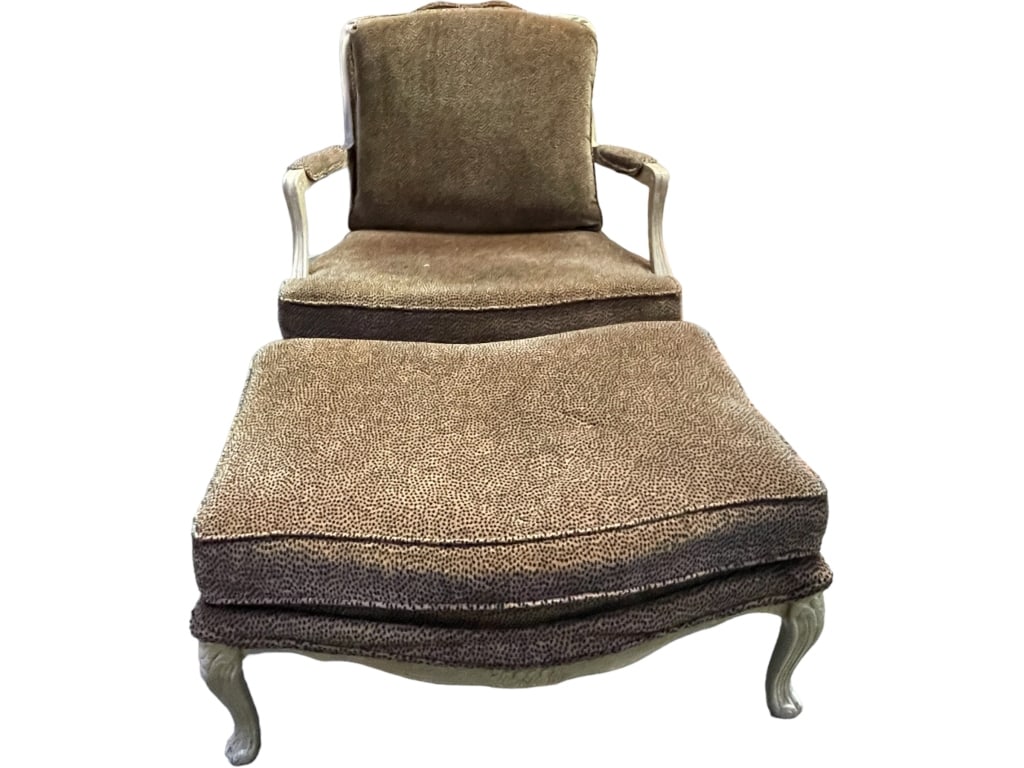 VICTORIAN STYLE KING SIZE LOUNGE CHAIR 36" (1 of 8)